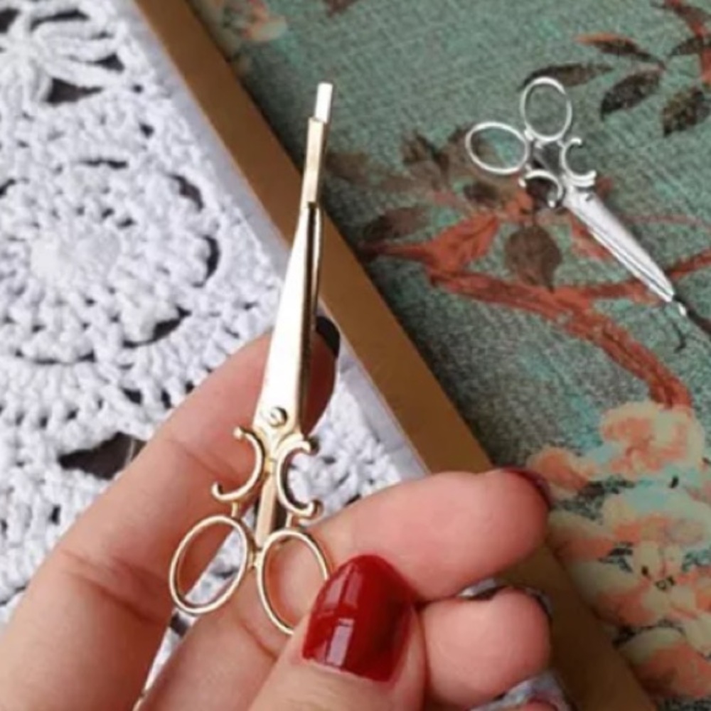New in package silver & gold scissor hair clips - Picture 3 of 6